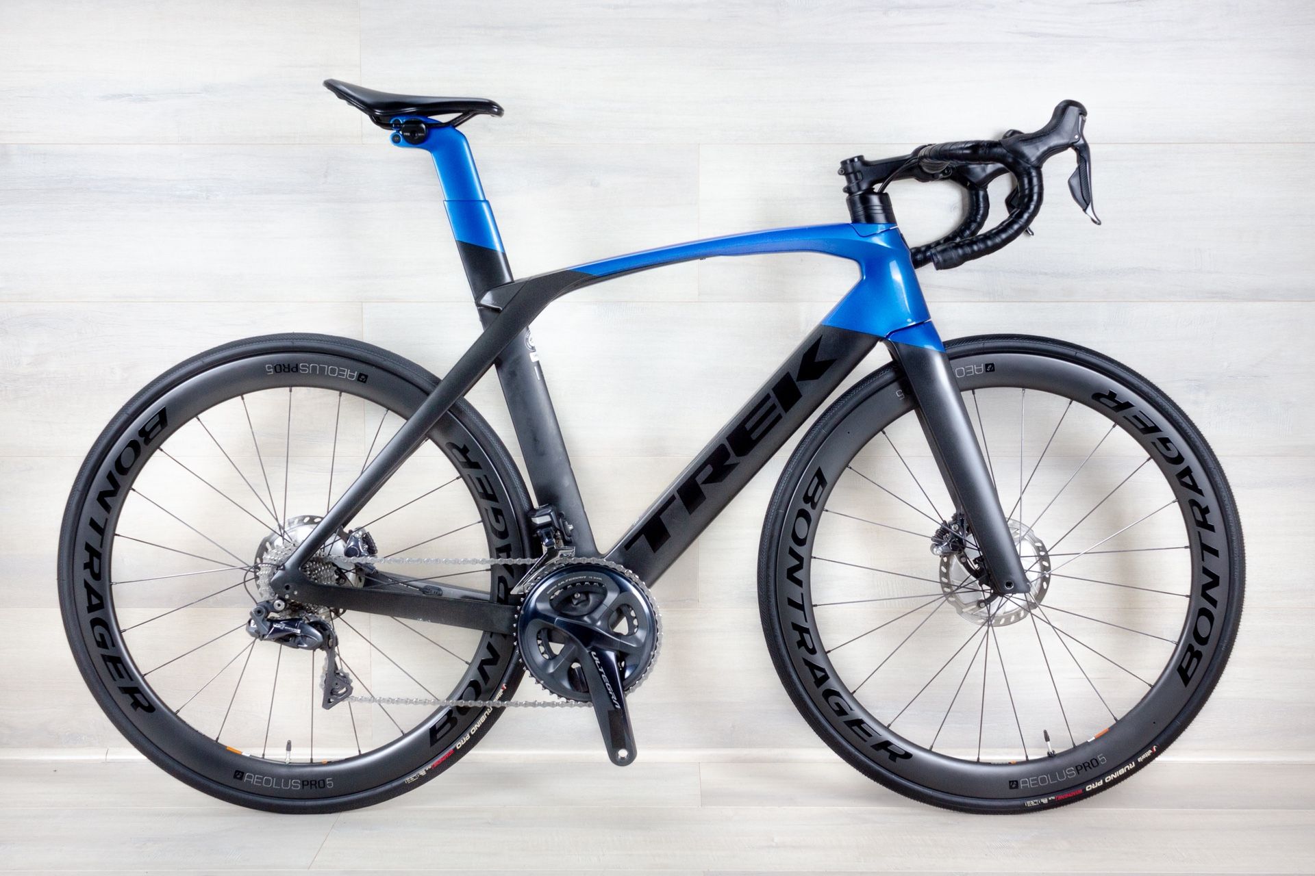 Trek Madone SL7 di2 Road Bike, Size - 56, Carbon aero road bike with carbon wheels