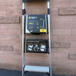 GORILLA STEP LADDER 9 Ft REACH, 250 LBS. CAPACITY