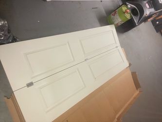 Bi-fold door