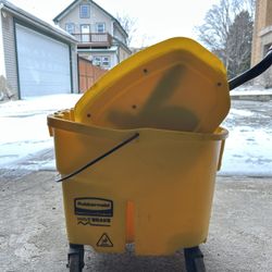 Rubbermaid Wave Brake Mop Bucket