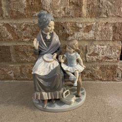 Lladro “Visit with Granny” Figurine 01005305