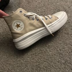 Women’s High top Converse 