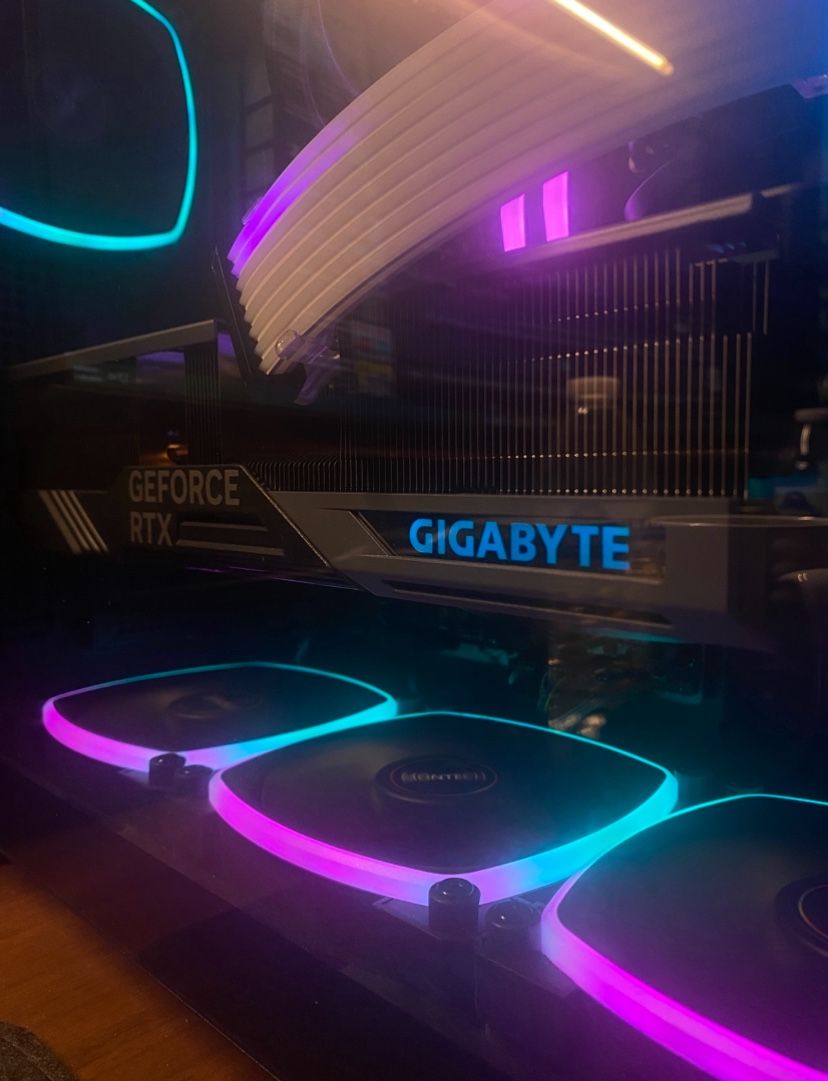 Gaming PC RTX 4080 Super Ryzen 7 9700X + AOC 34in curved Gaming Monitor