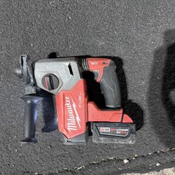 Milwaukee Fuel Sds W/ Roto Hammer 