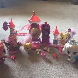 Disney Princess palace pets pamper beauty salon, 3 small pets & Treasure & pumpkin