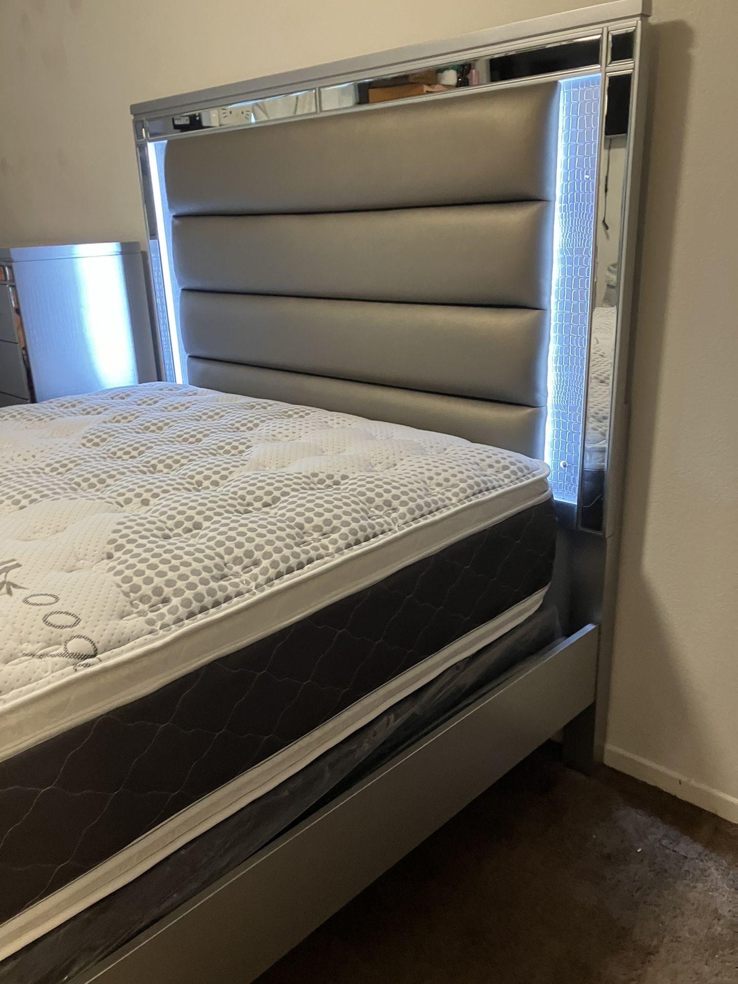 Queen Size Bed Frame With Mattress