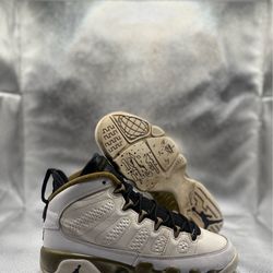 Air Jordan 9 statue GS