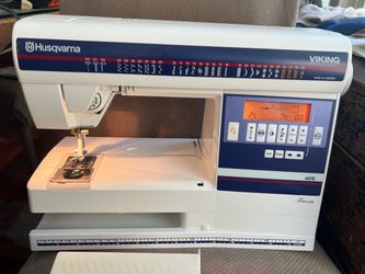 Husqvarna Viking Electronic 425 Freesia Sewing Machine with pedal, case and accessories