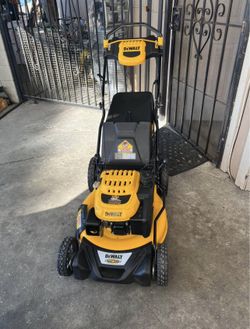DEWALT 21 in. 196cc E-GOV Engine 3-in-1 Gas RWD Self-Propelled Lawn Mower with High Rear Wheels