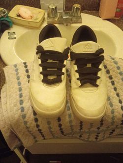Adidas Tennis Shoes