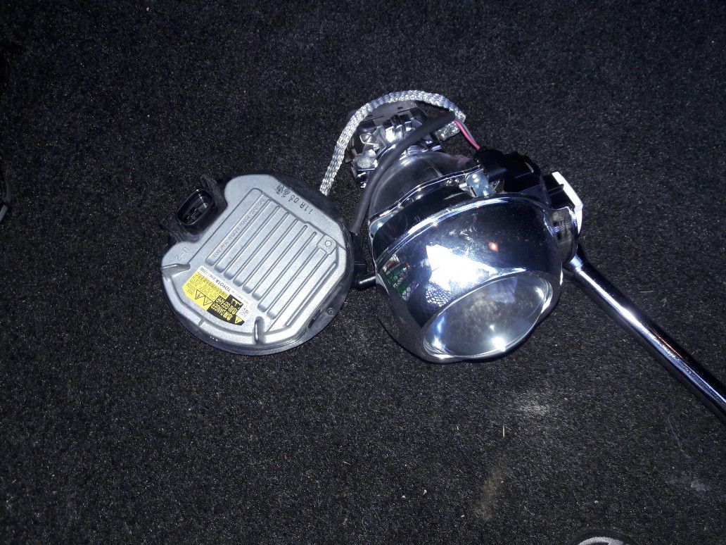 2013 to 2016 Lexus GS 350 F Sports headlight bulb and ballast.
