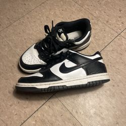 Nike Panda Dunks 