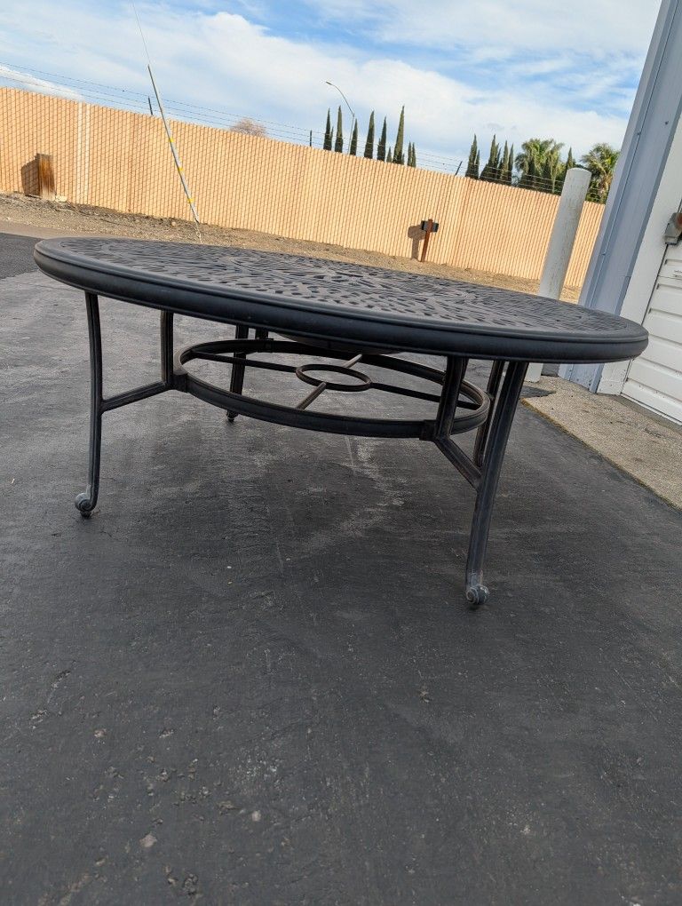 High End Tropitone Table For Ice Drinks Beer 52 Diameter 22 Tall