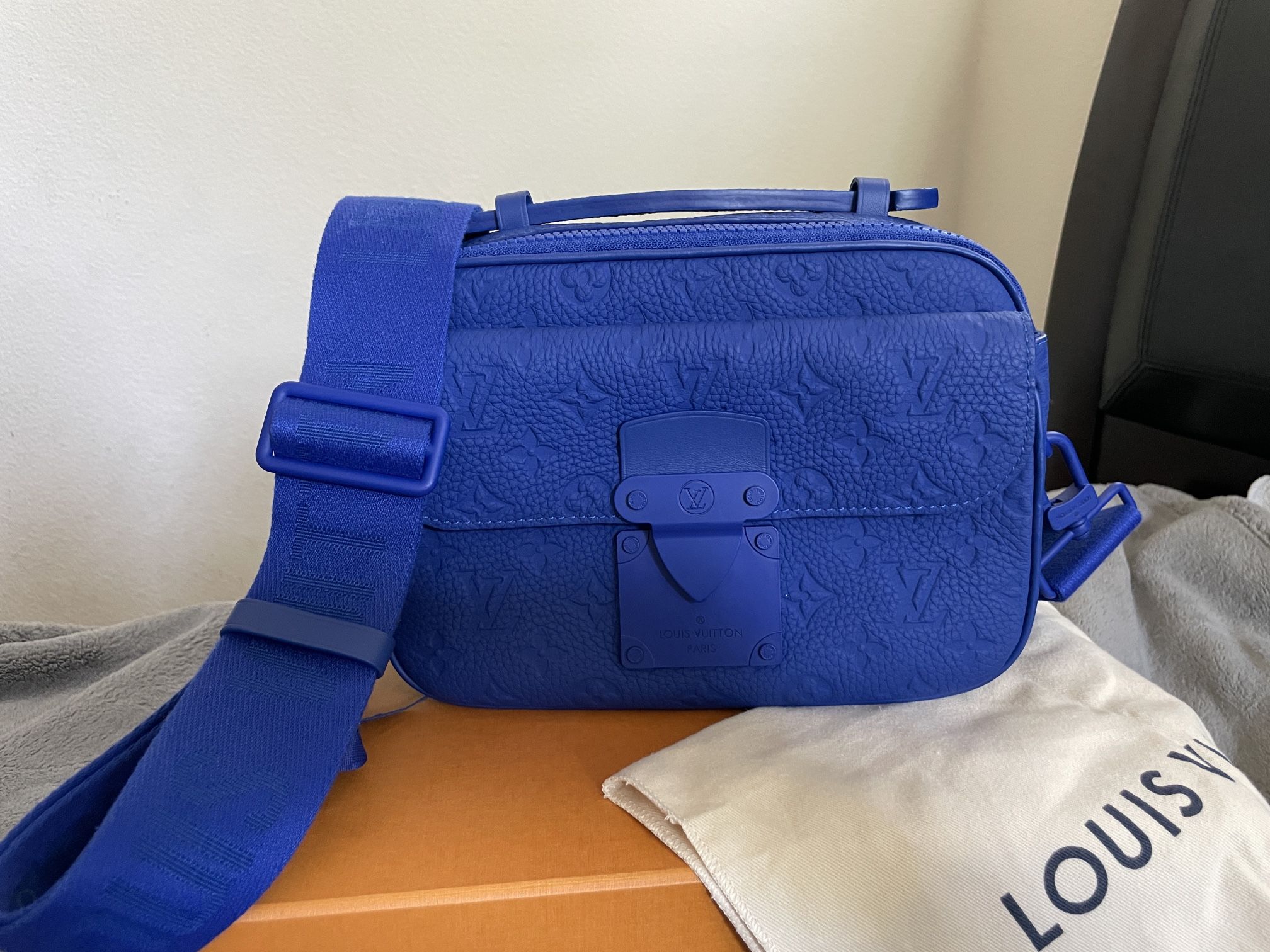 Louis Vuitton S Lock Messenger Bag