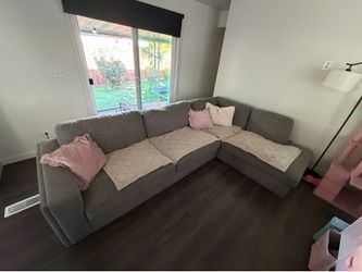 NEED GONE ASAP 200 OBO SECTIONAL COUCH W/ OTTOMAN