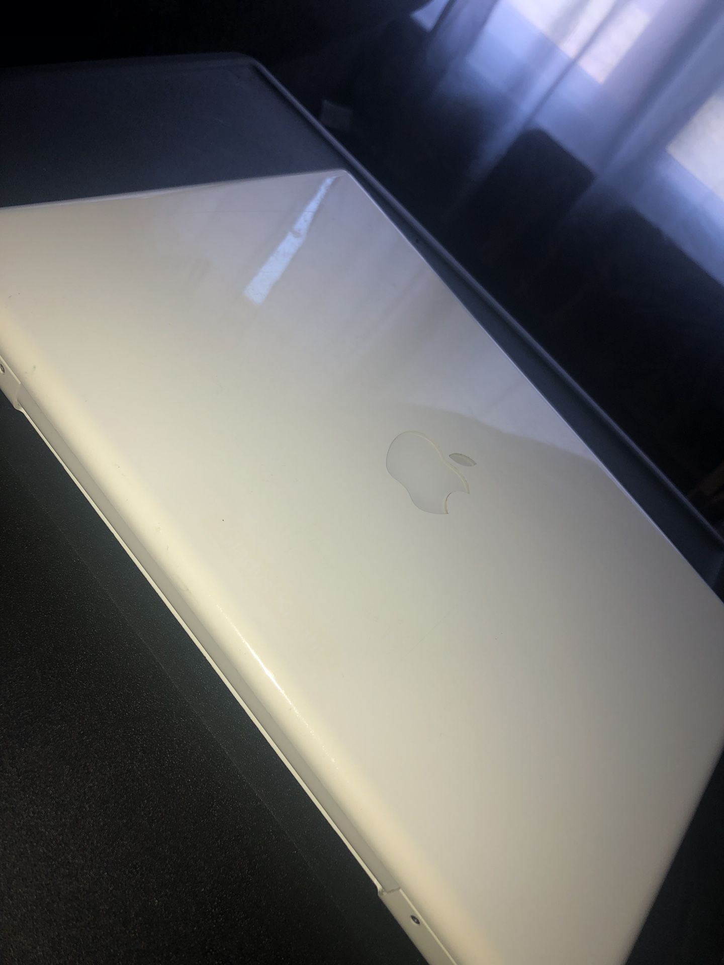 Apple Macbook 2010 Model 13’