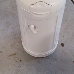 Munchkin Diaper Pail