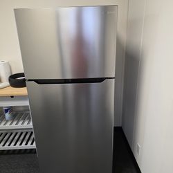 Insignia Refrigerator 