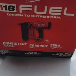 Milwaukee M18 18 Gauge Brad Nailer New