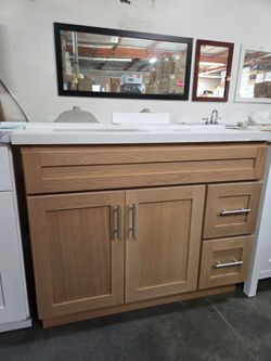 Light Oak Finish Bathroom Vanity with White Quartz Top 42
