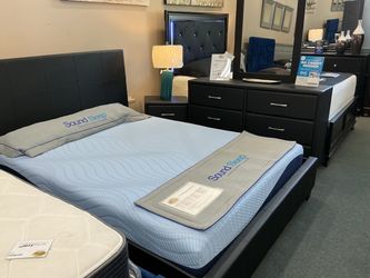 4pc Black faux leather Queen bedroom set
