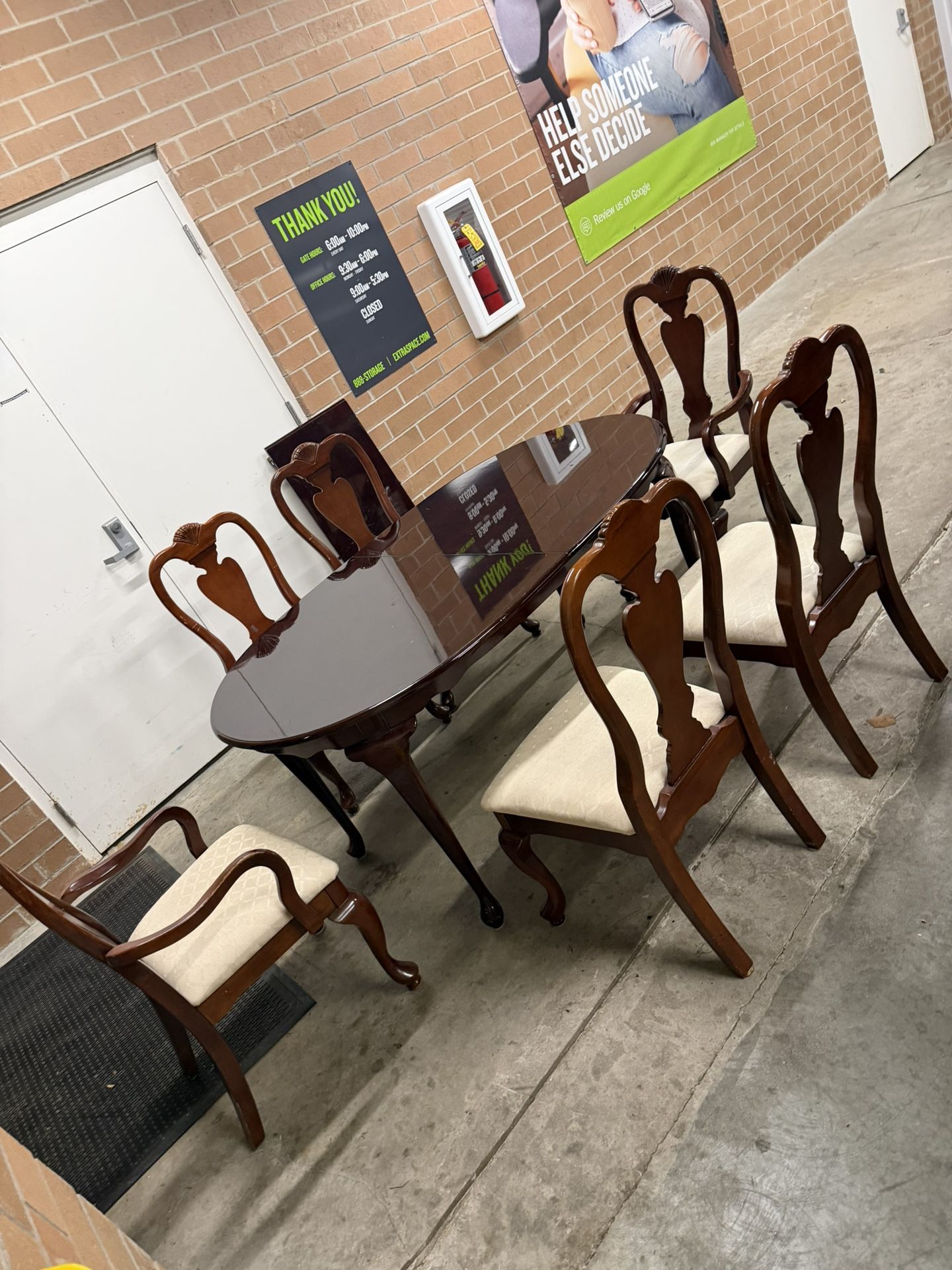 Dining Table w/6 chairs and 1 leaf