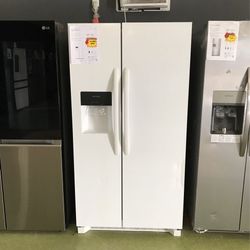 Frigidaire Side By Side Refrigerator With Water Dispenser In White Z6
