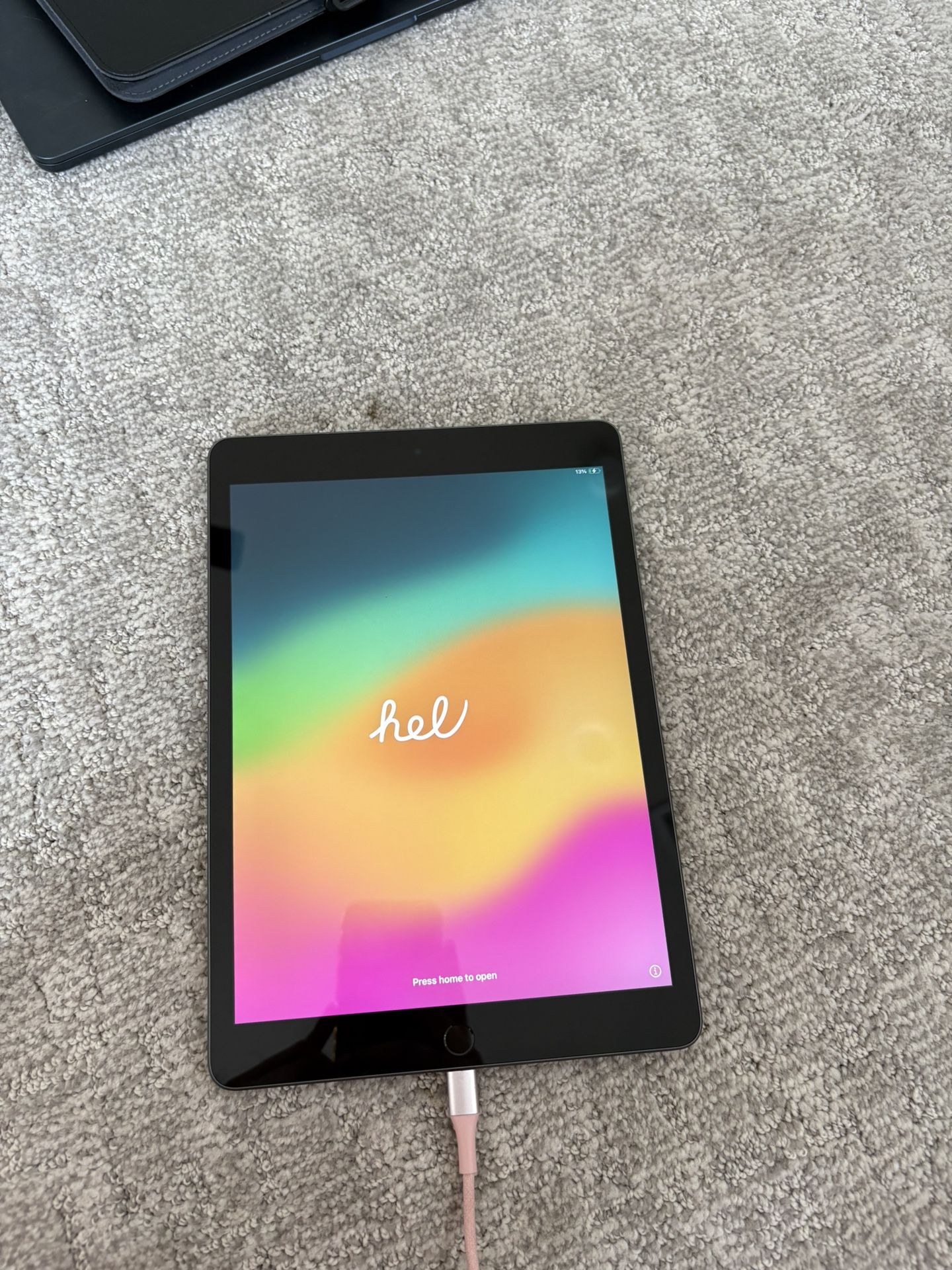 Ipad 9th generation unlocked 62gb. include apple keyboard and apple pen