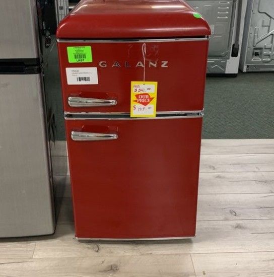 GALANZ GLR31TRDER MINI FRIDGE 3.1 Cubic Ft O83T for Sale in Dallas, TX