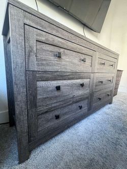 Rustic Gray 6-Drawer Dresser – Excellent Condition