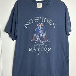 Kenny Chesney No Shoes Nation 2018 Gillette Stadium Concert T Shirt  SZ Large  T-shirt is in good, previously used condition. No rips or stains.   Si