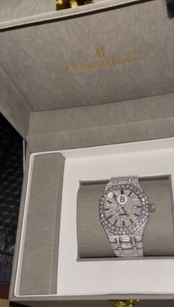 AP MOiSSANITE WATCH 