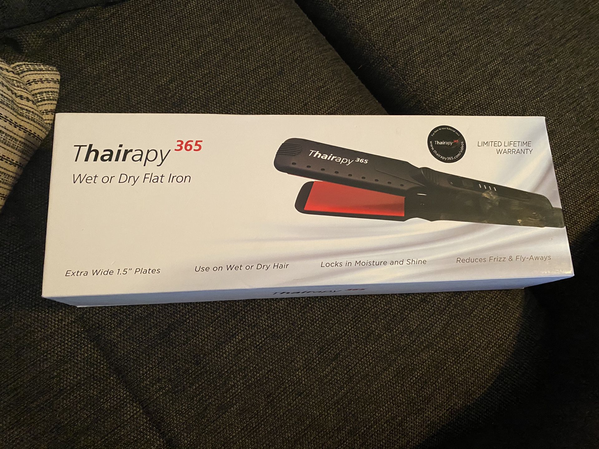 NEW Thairapy 365 WET OR DRY STRAIGHTENING IRON