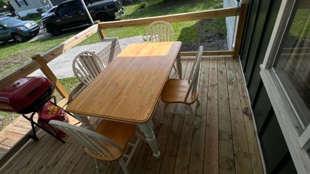 Table with 4 chairs