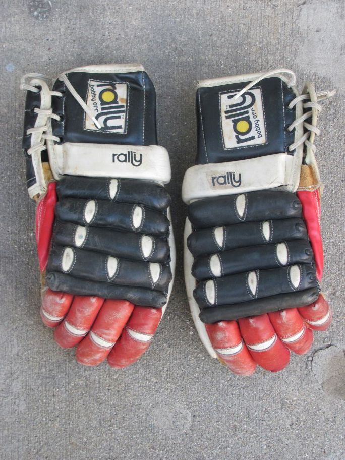 BOBBY ORR RETRO HOCKEY GLOVES!