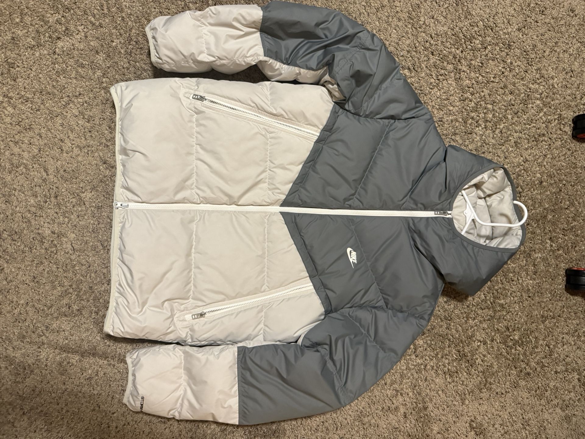 Nike Puffer Grey And White Mens Medium