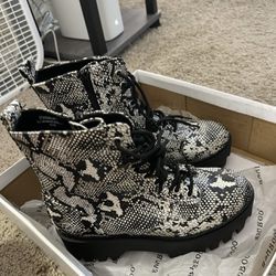 Snakeskin Boots (women US 7)