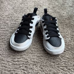 Nike Air Jordan 1 Low (Alternate Closure / Velcro) – Kids Size 11