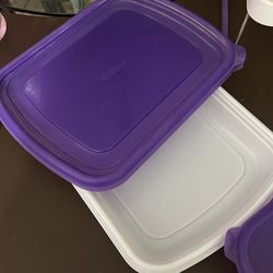 Cake decorating supplies