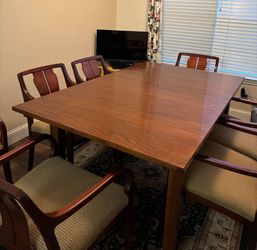 Beautiful Oak Ethan Allen Dining set for 6 or 10