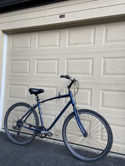 Giant Cypress Hybrid Bike – 700c – 7-Speed – Large Frame Bicycle