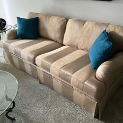 Free Furniture 