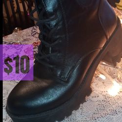 FOREVER BLACK LEATHER AMKLE BOOTS 7.5