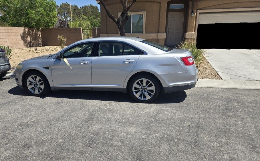 2010 Ford Taurus