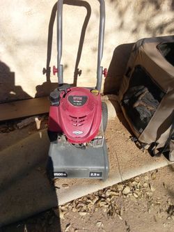 Briggs And Stratton Machine .