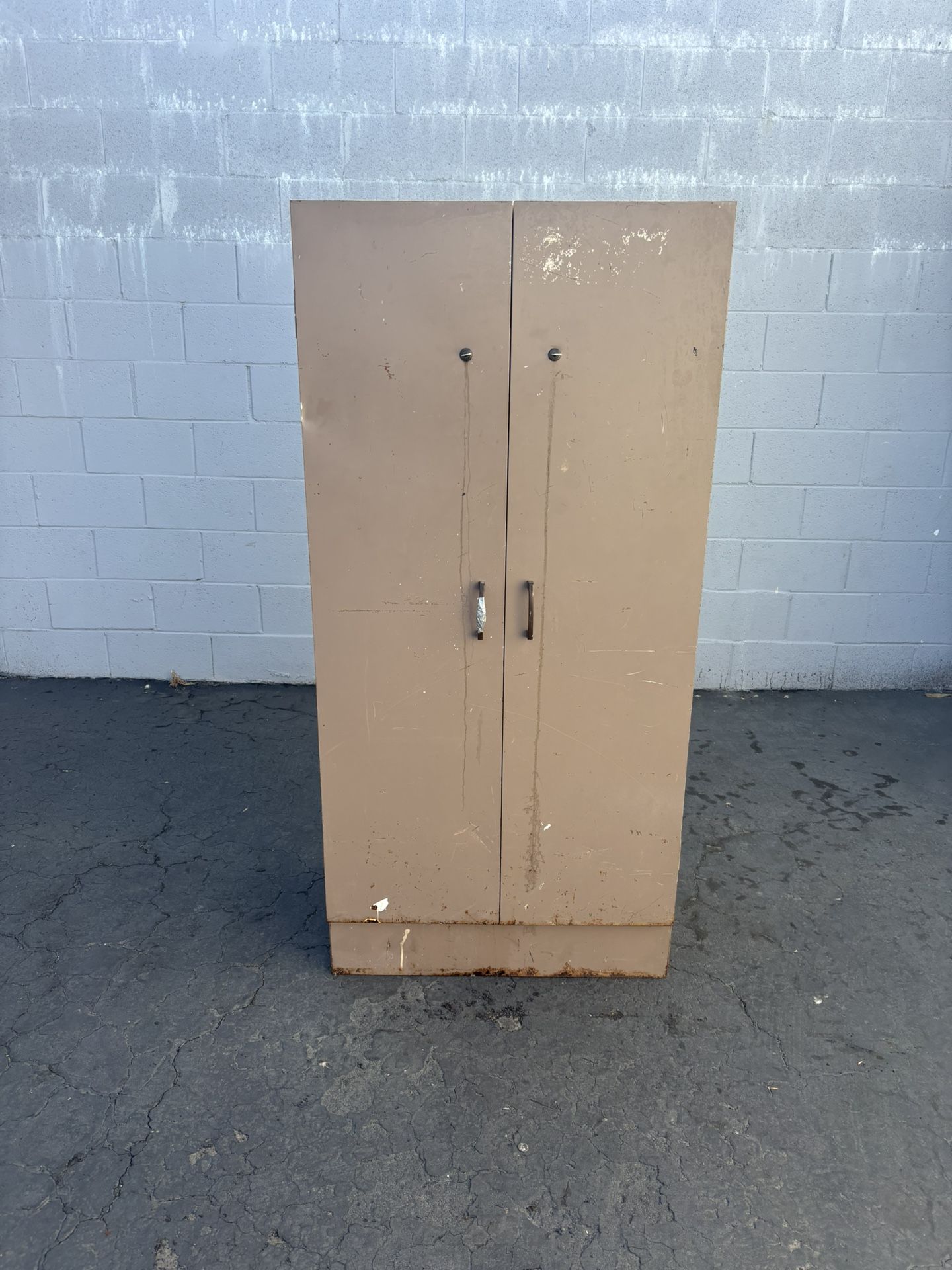 Locking Metal Storage Cabinet