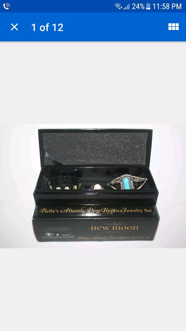 NECA Twilight Saga Bella's Replica Jewelry Set