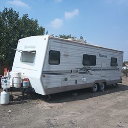2000 Montana Camper Trailer