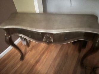 Beautiful Console Table With Mirror
