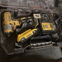 DEWALT 20 V MAX ATOMIC IMPACT DRIVE VERY GOOD WORK 